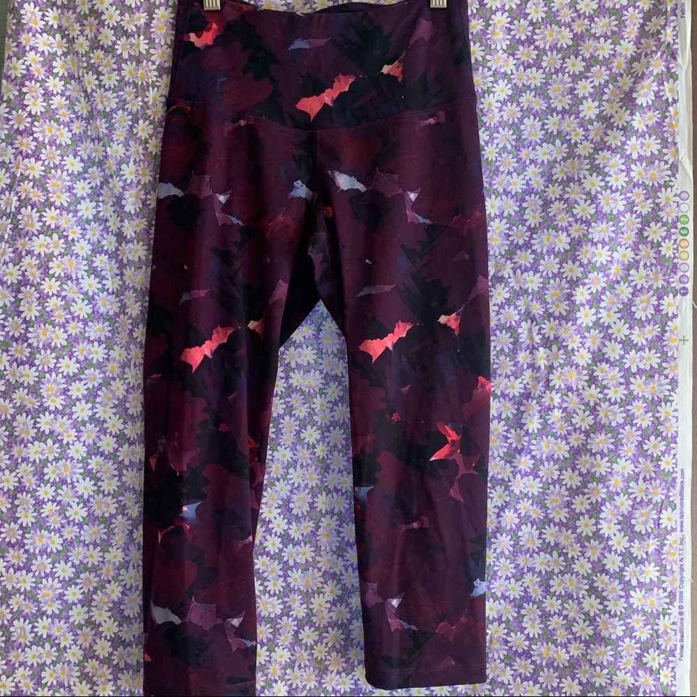 OLD NAVY Go Dry Purple Marble 3/4 Capri Leggings